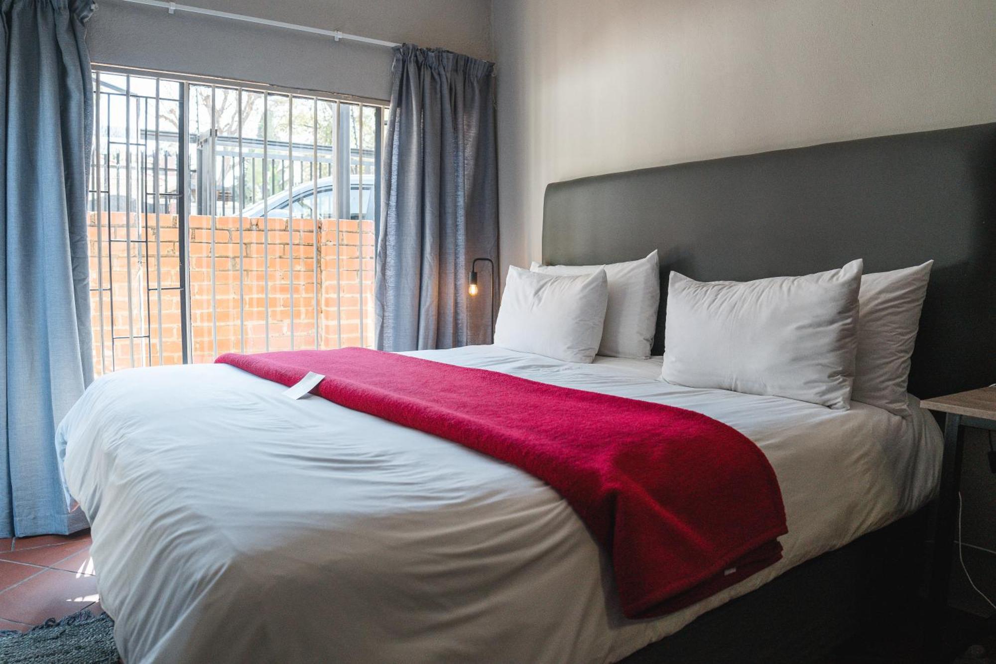 Hotel The Wild Peach - Menlyn à Pretoria-Noord Extérieur photo