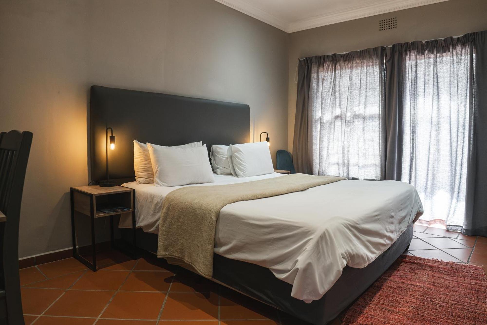 Hotel The Wild Peach - Menlyn à Pretoria-Noord Extérieur photo