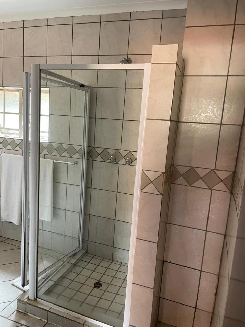 Hotel The Wild Peach - Menlyn à Pretoria-Noord Extérieur photo