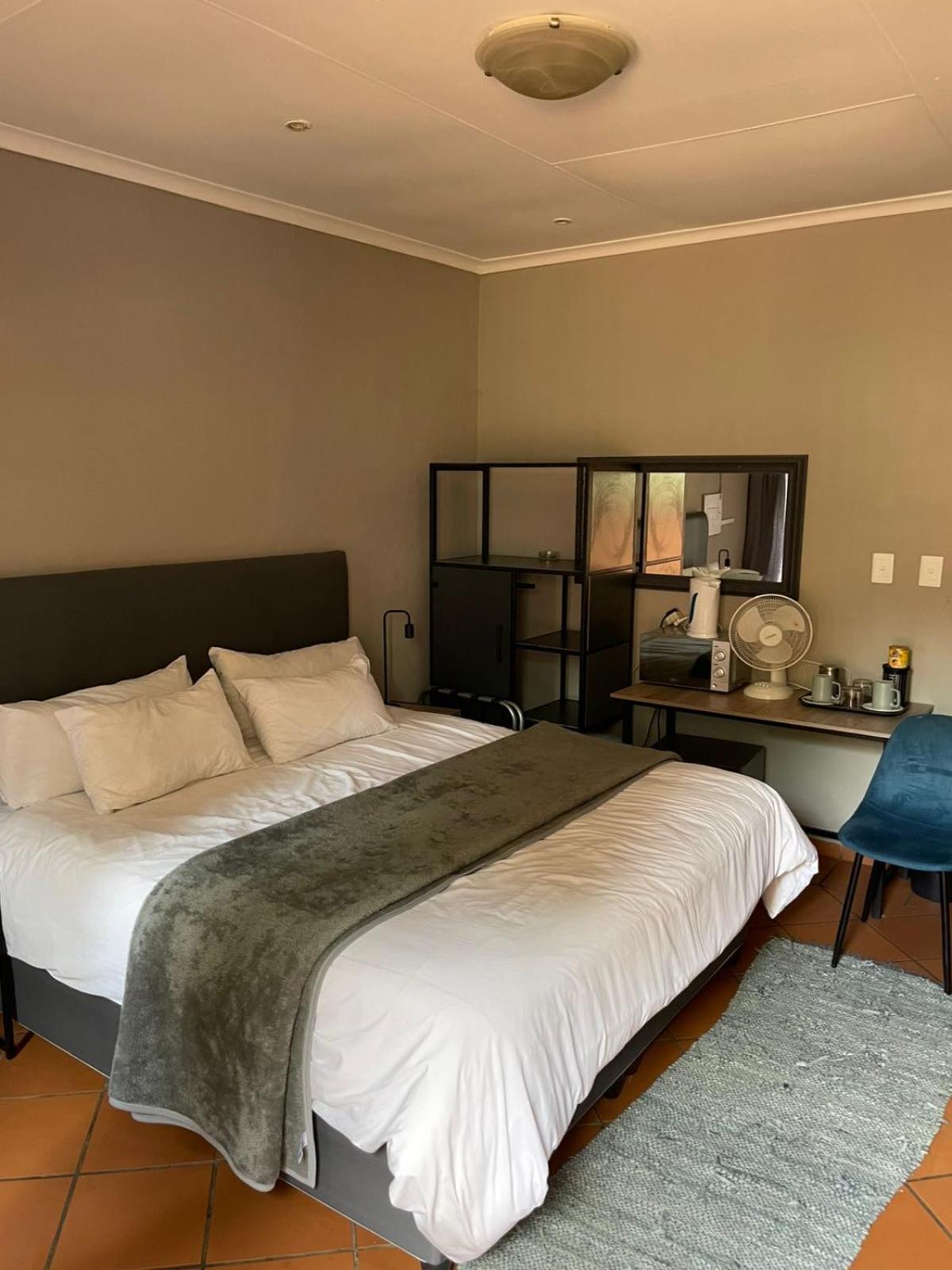 Hotel The Wild Peach - Menlyn à Pretoria-Noord Extérieur photo
