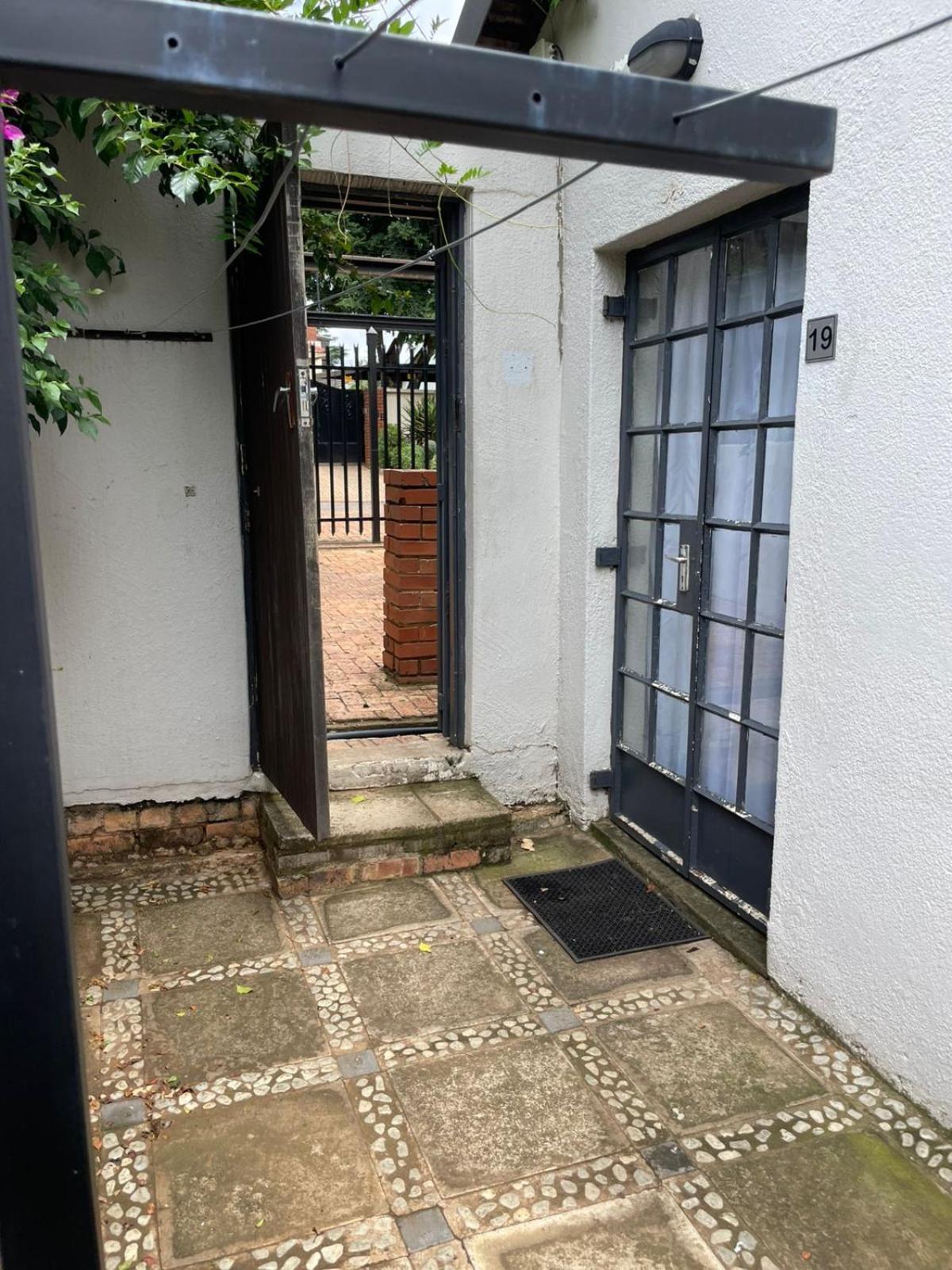 Hotel The Wild Peach - Menlyn à Pretoria-Noord Extérieur photo